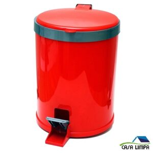 LIXEIRA VERMELHA COM PEDAL E ARO PRATA EM PP 5 LTS.