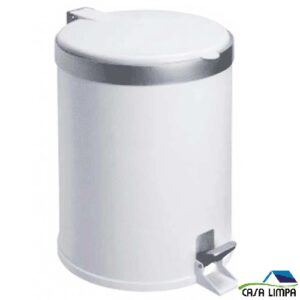 LIXEIRA PRETA COM PEDAL E ARO PRATA EM PP 5 LTS.